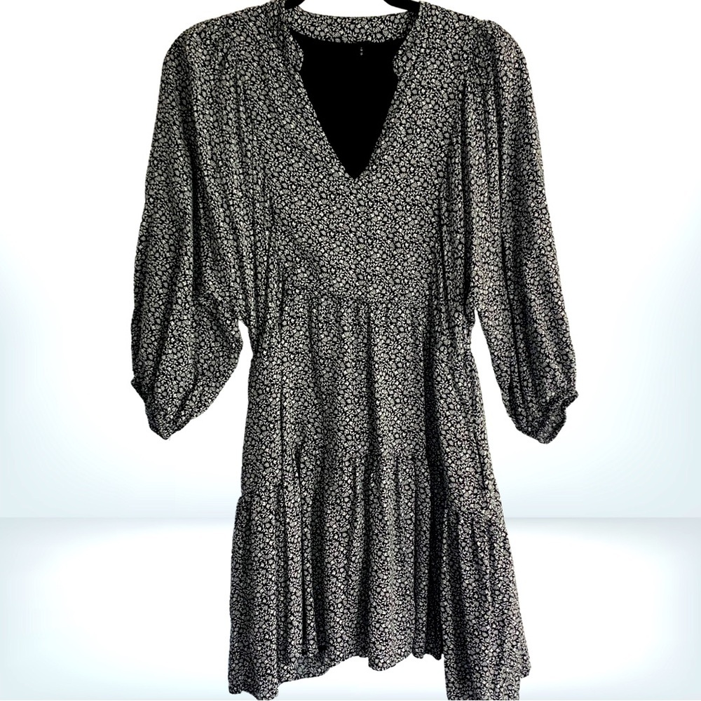 Staple the Label Chic Monochrome Floral V-Neck Smock Mini Dress, size XS